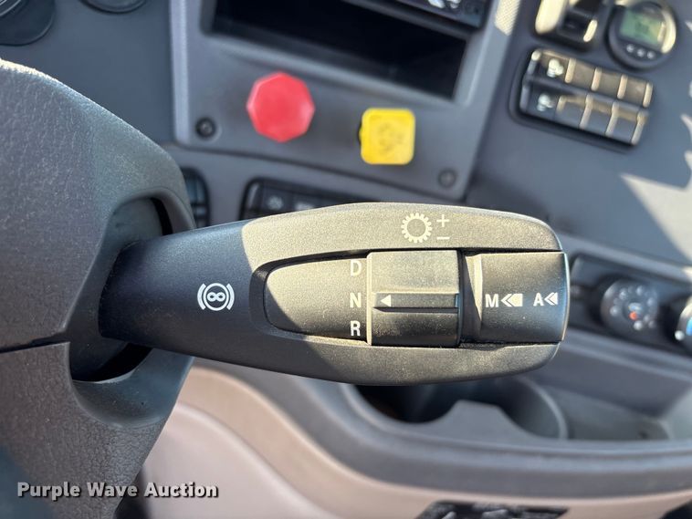 image for item EA7025 2018 Freightliner Cascadia 125 semi truck