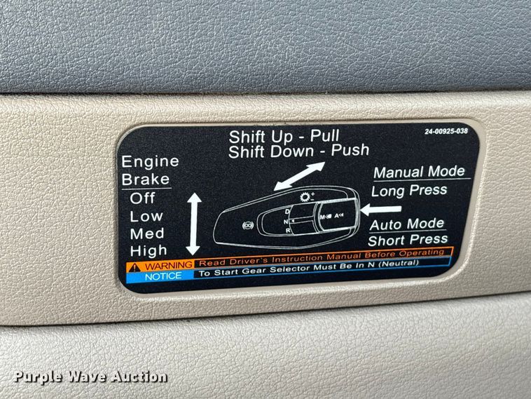 image for item EA7025 2018 Freightliner Cascadia 125 semi truck