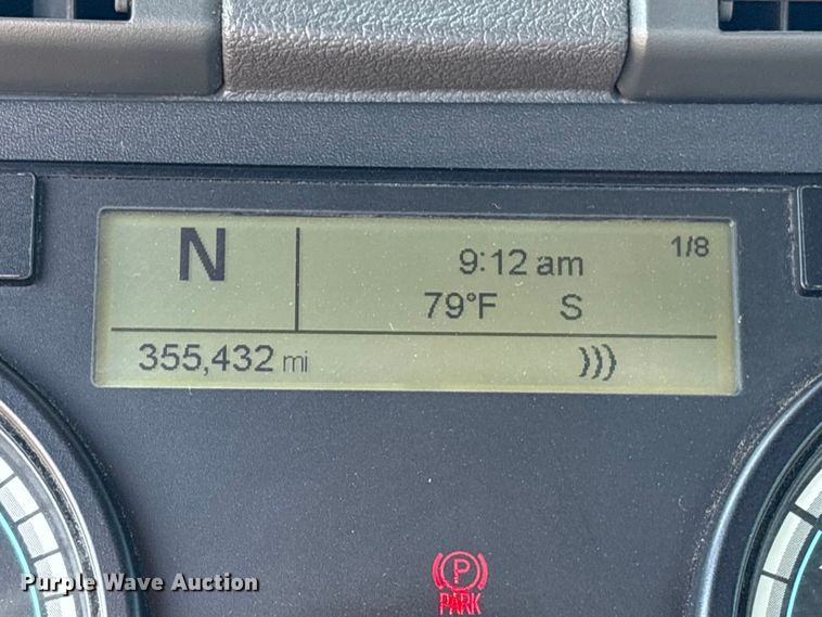 image for item EA7025 2018 Freightliner Cascadia 125 semi truck