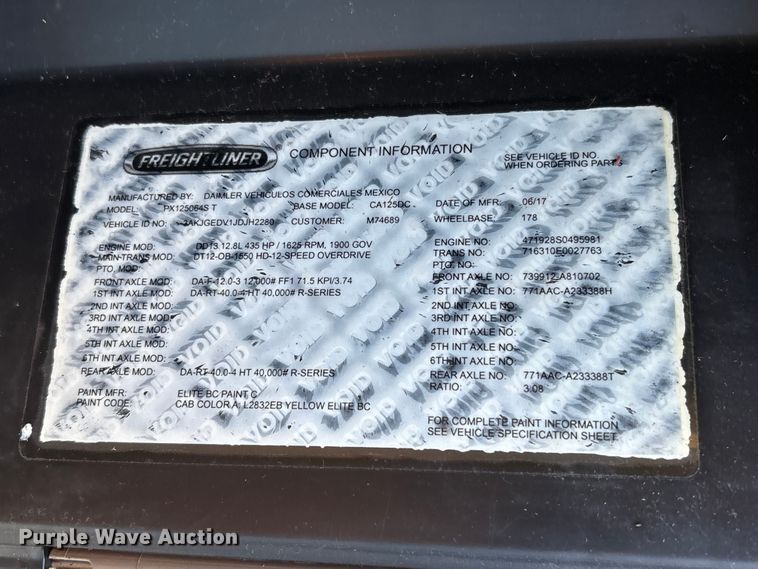 image for item EA7025 2018 Freightliner Cascadia 125 semi truck