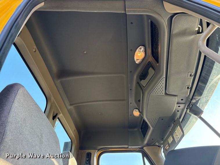 image for item EA7025 2018 Freightliner Cascadia 125 semi truck