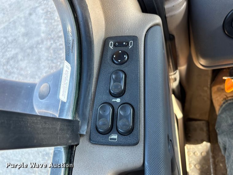 image for item EA7025 2018 Freightliner Cascadia 125 semi truck