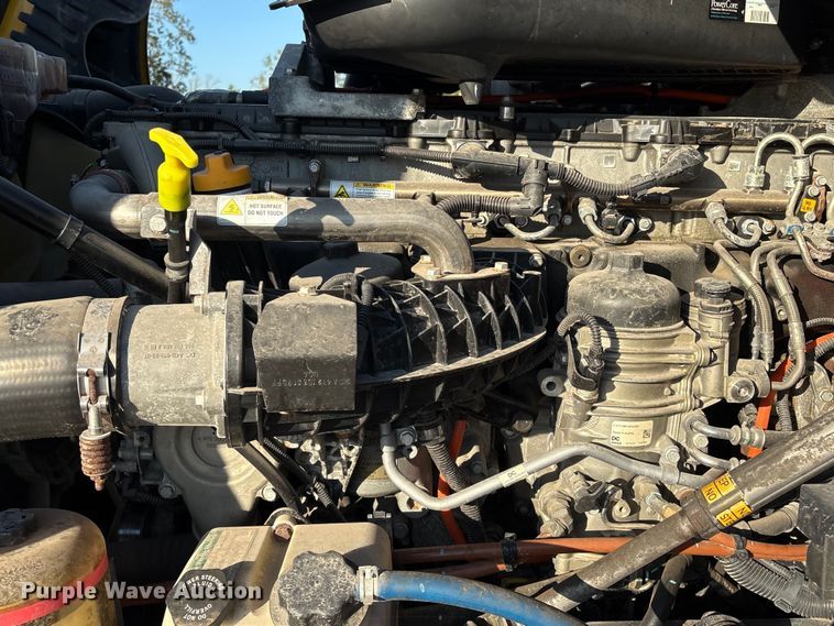 image for item EA7025 2018 Freightliner Cascadia 125 semi truck