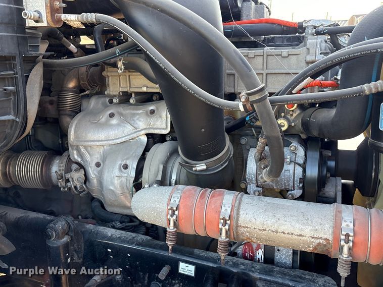 image for item EA7025 2018 Freightliner Cascadia 125 semi truck