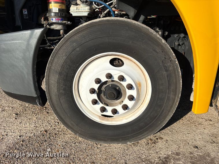 image for item EA7025 2018 Freightliner Cascadia 125 semi truck