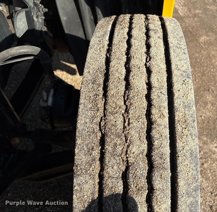 image for item EA7025 2018 Freightliner Cascadia 125 semi truck