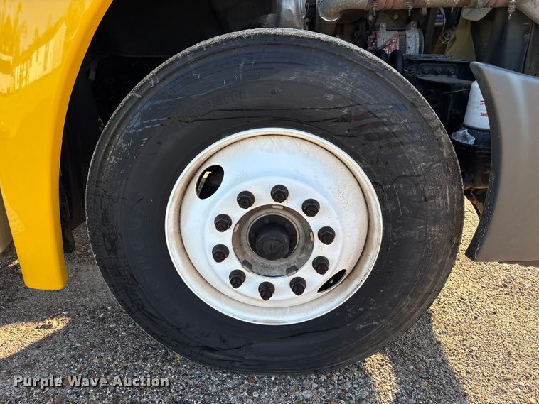 image for item EA7025 2018 Freightliner Cascadia 125 semi truck