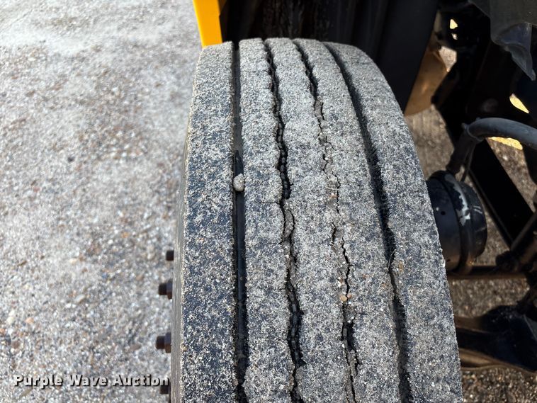 image for item EA7025 2018 Freightliner Cascadia 125 semi truck