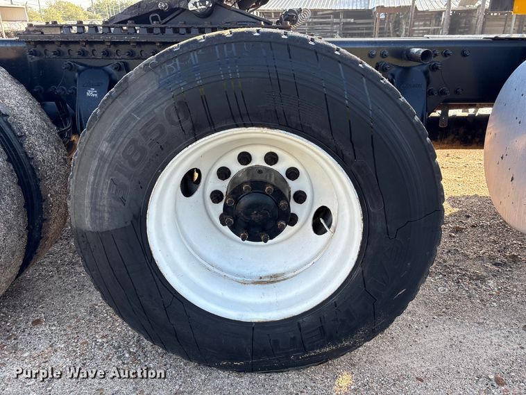 image for item EA7025 2018 Freightliner Cascadia 125 semi truck