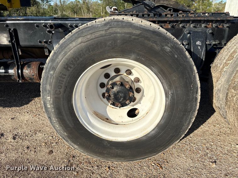 image for item EA7025 2018 Freightliner Cascadia 125 semi truck