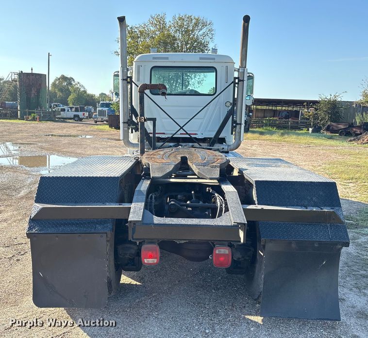 image for item EA7026 2013 Mack CHU613 semi truck