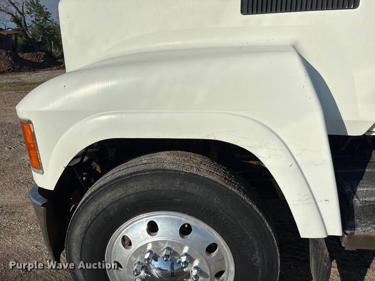 image for item EA7026 2013 Mack CHU613 semi truck