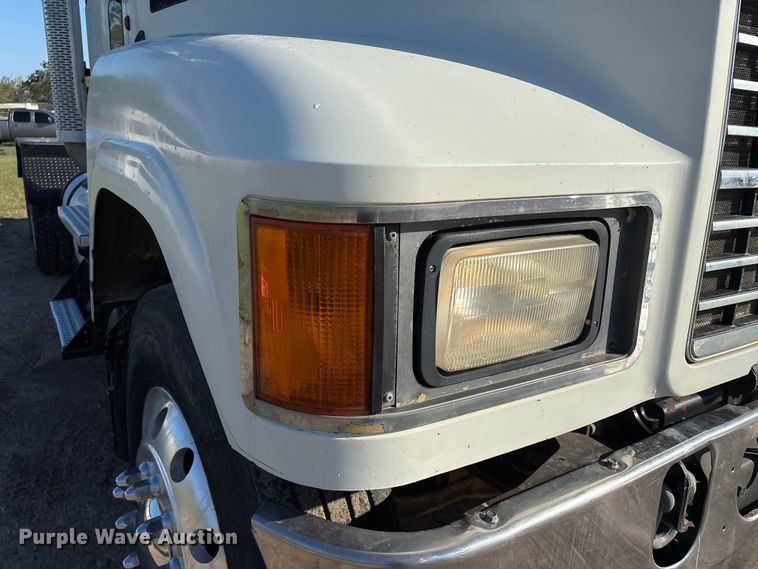 image for item EA7026 2013 Mack CHU613 semi truck