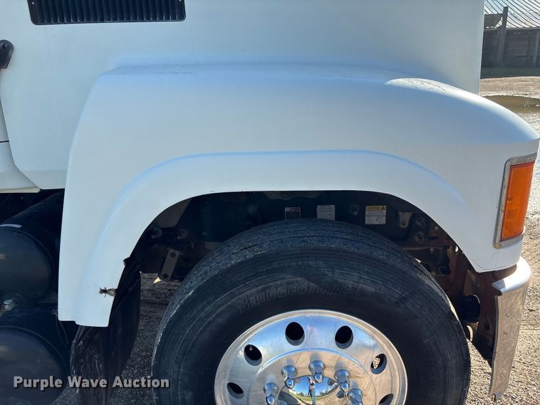 image for item EA7026 2013 Mack CHU613 semi truck