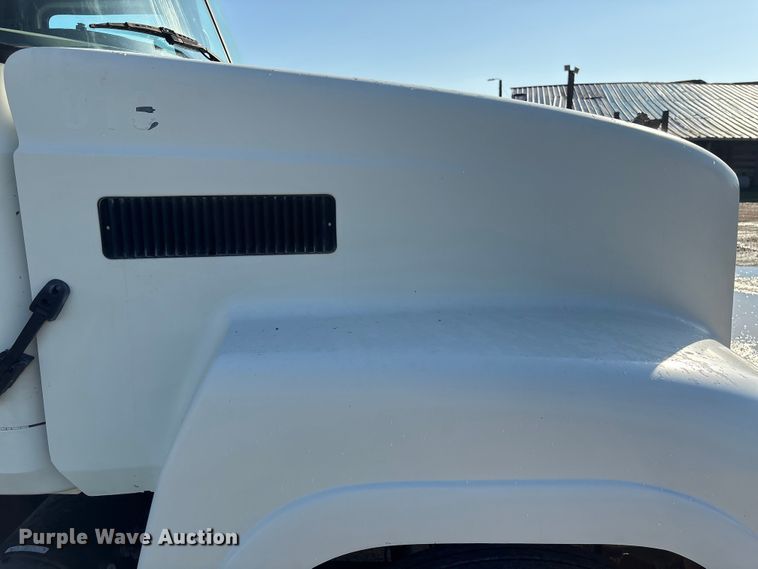 image for item EA7026 2013 Mack CHU613 semi truck