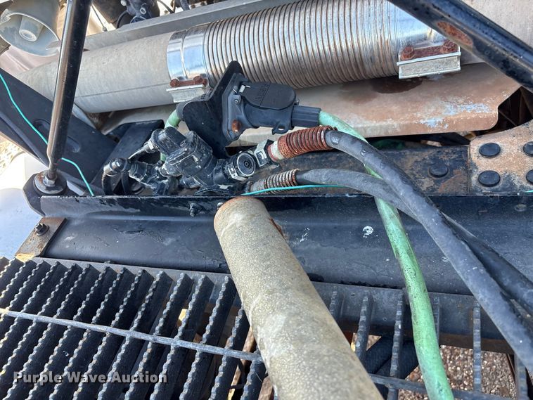 image for item EA7026 2013 Mack CHU613 semi truck