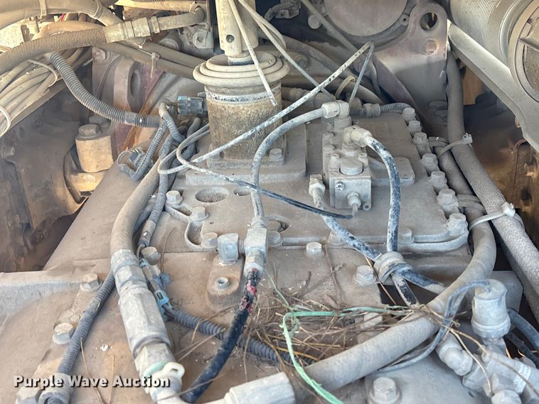 image for item EA7026 2013 Mack CHU613 semi truck