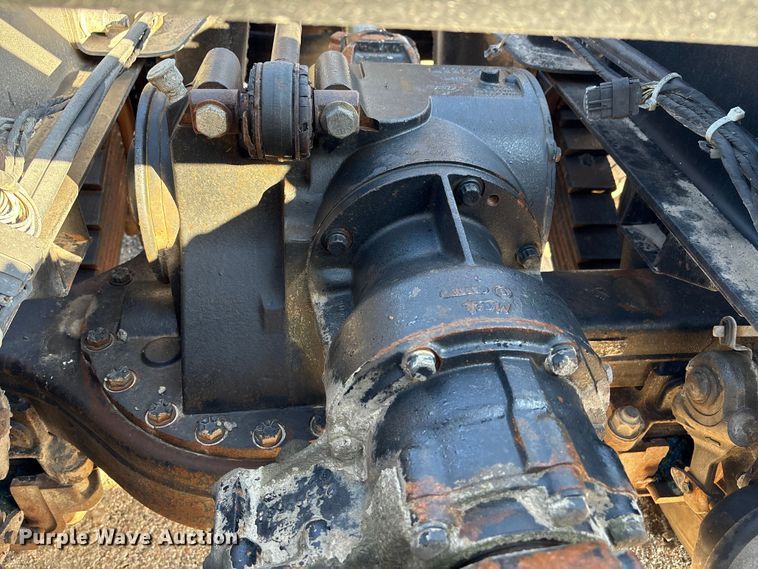 image for item EA7026 2013 Mack CHU613 semi truck