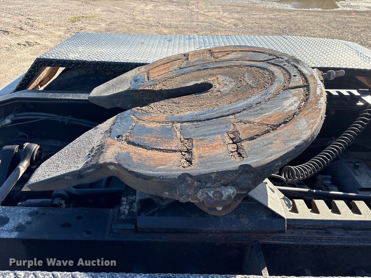 image for item EA7026 2013 Mack CHU613 semi truck