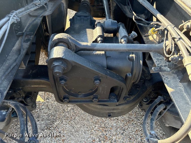 image for item EA7026 2013 Mack CHU613 semi truck