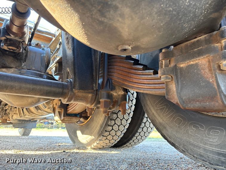 image for item EA7026 2013 Mack CHU613 semi truck