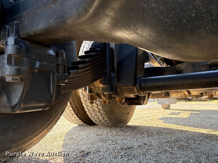 image for item EA7026 2013 Mack CHU613 semi truck