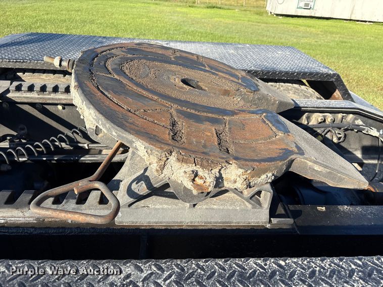 image for item EA7026 2013 Mack CHU613 semi truck