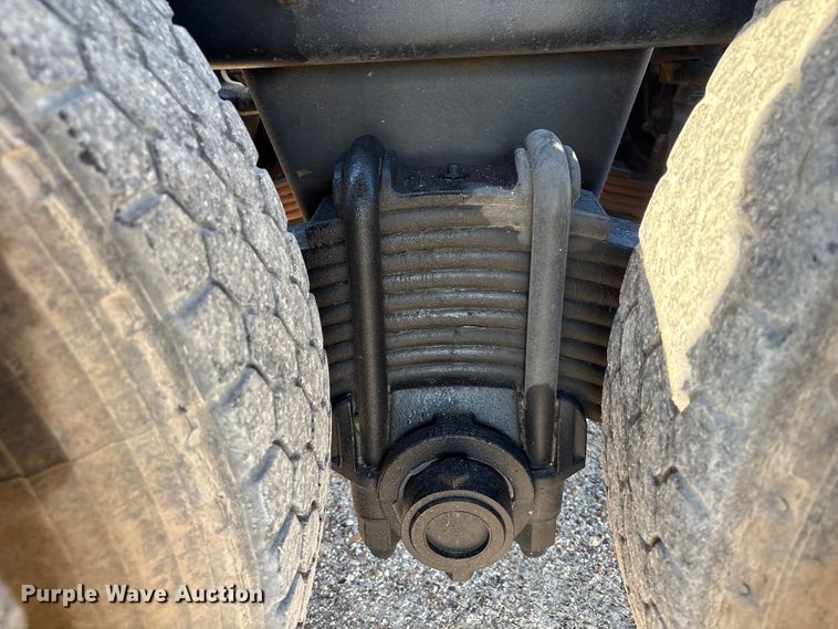 image for item EA7026 2013 Mack CHU613 semi truck