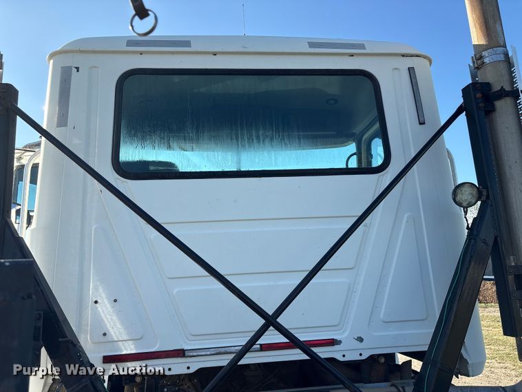 image for item EA7026 2013 Mack CHU613 semi truck