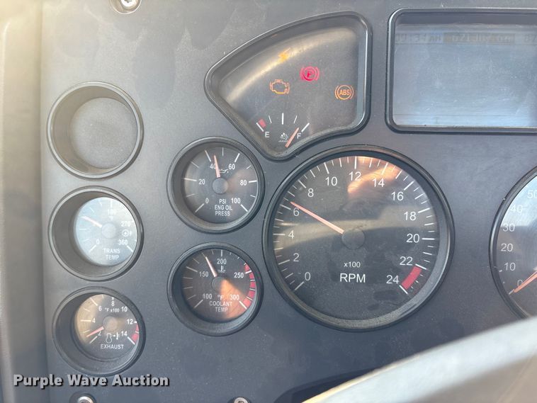 image for item EA7026 2013 Mack CHU613 semi truck