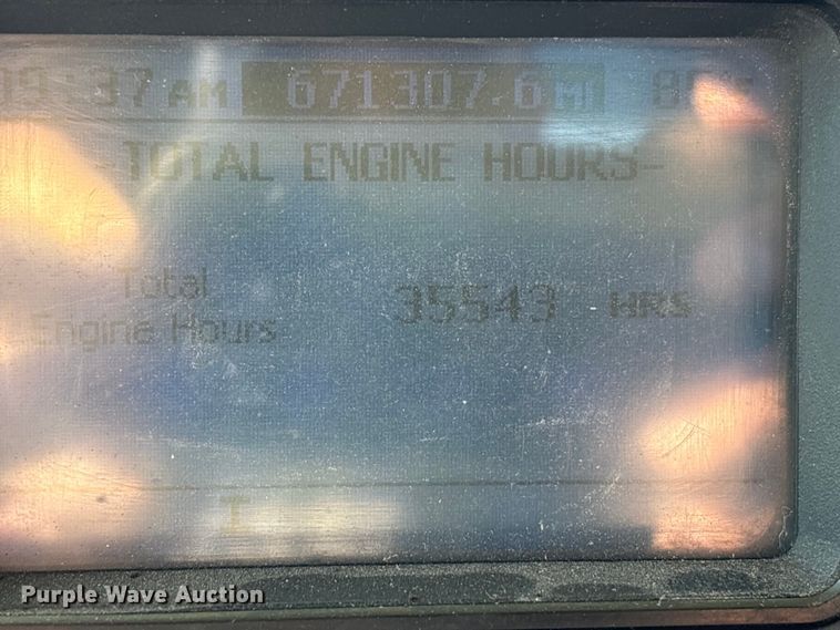 image for item EA7026 2013 Mack CHU613 semi truck