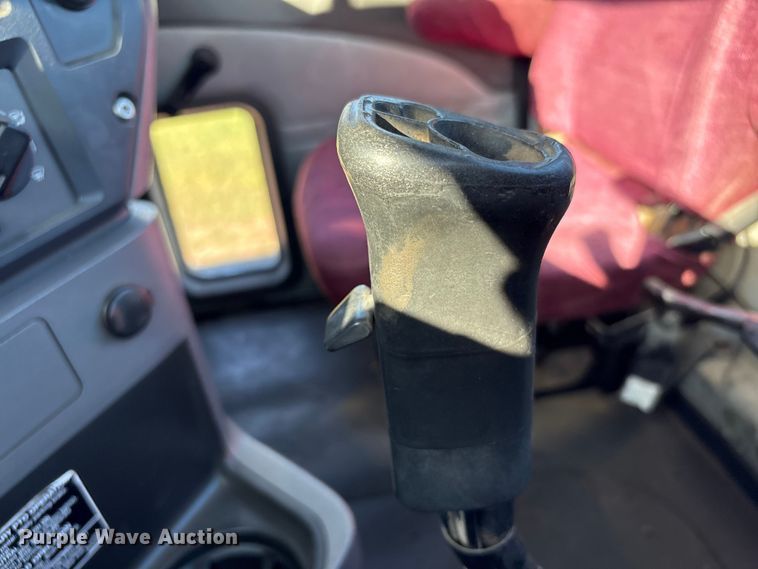 image for item EA7026 2013 Mack CHU613 semi truck