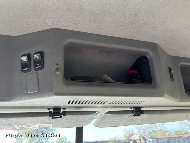 image for item EA7026 2013 Mack CHU613 semi truck