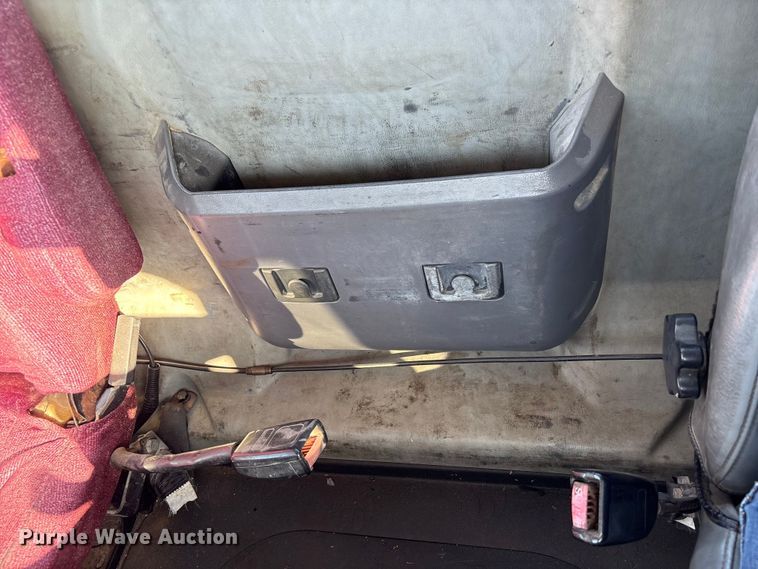 image for item EA7026 2013 Mack CHU613 semi truck