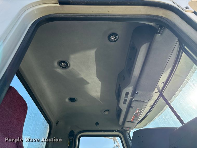 image for item EA7026 2013 Mack CHU613 semi truck