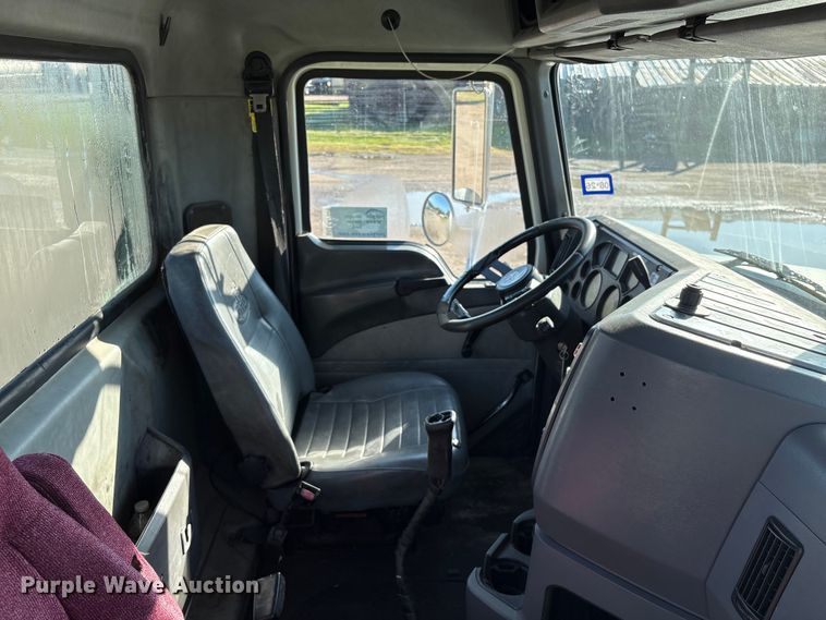 image for item EA7026 2013 Mack CHU613 semi truck