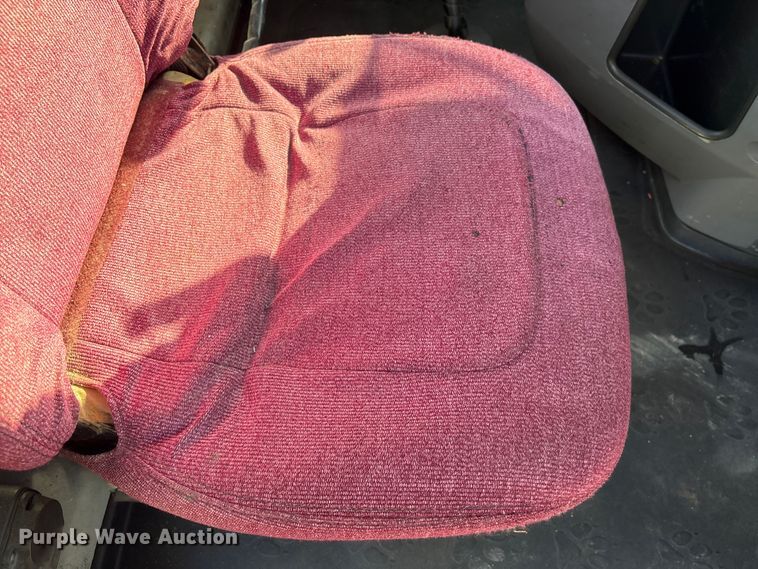 image for item EA7026 2013 Mack CHU613 semi truck