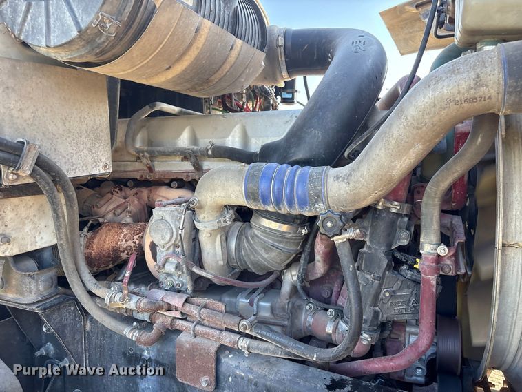 image for item EA7026 2013 Mack CHU613 semi truck