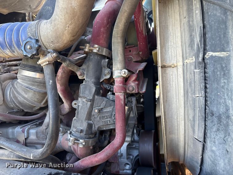 image for item EA7026 2013 Mack CHU613 semi truck