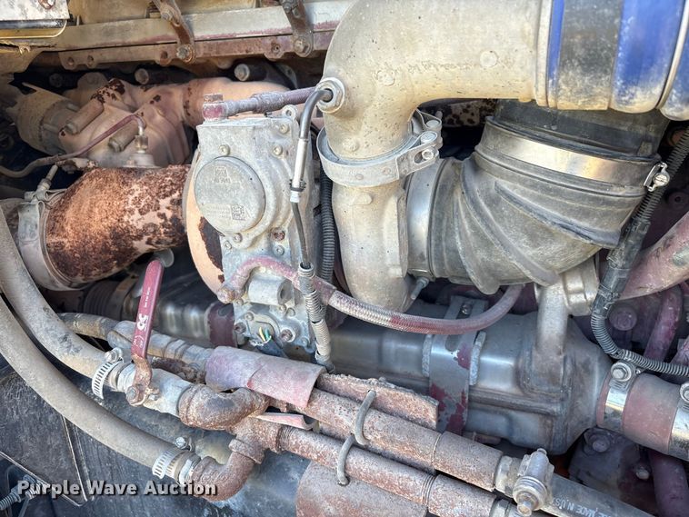 image for item EA7026 2013 Mack CHU613 semi truck