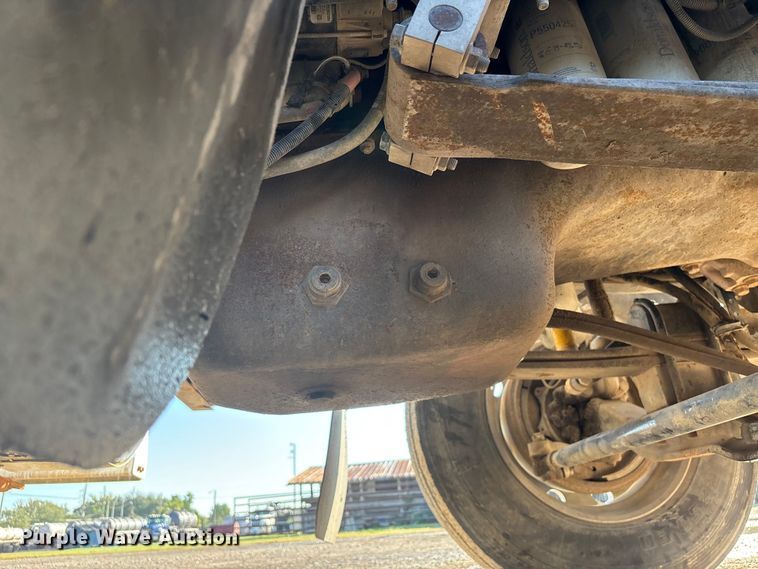 image for item EA7026 2013 Mack CHU613 semi truck