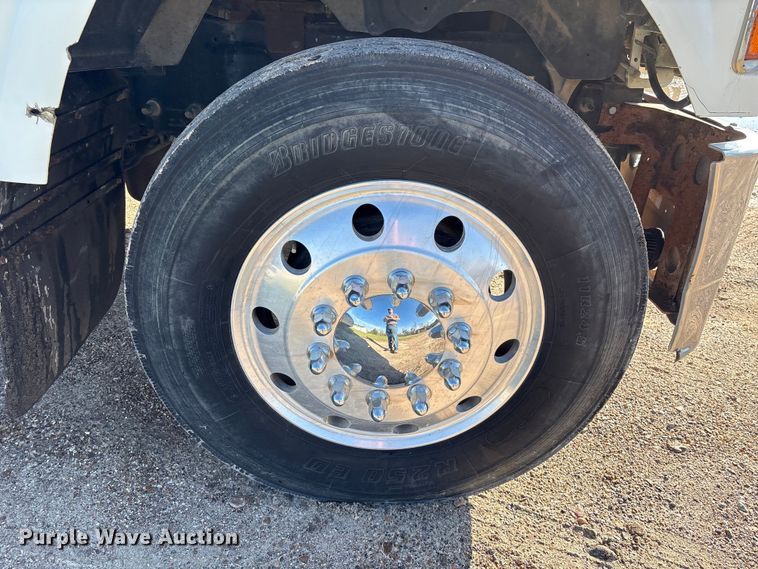 image for item EA7026 2013 Mack CHU613 semi truck