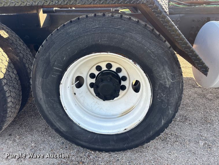 image for item EA7026 2013 Mack CHU613 semi truck