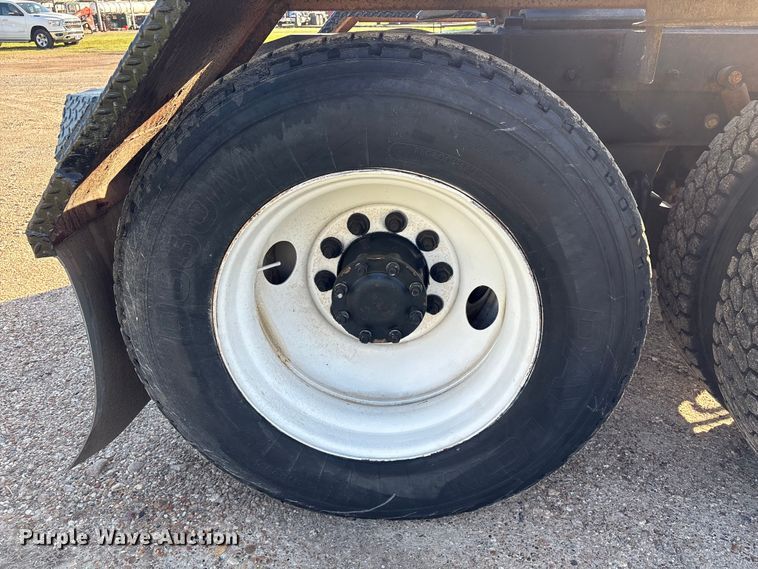 image for item EA7026 2013 Mack CHU613 semi truck