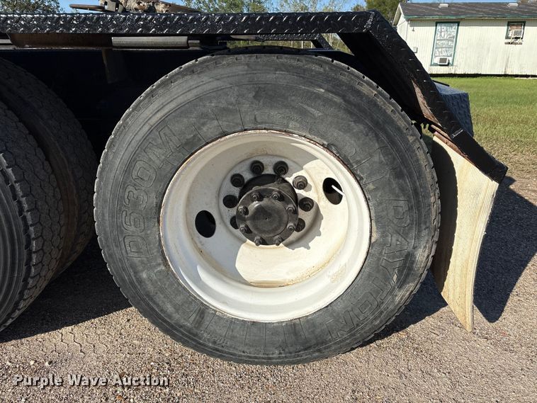 image for item EA7026 2013 Mack CHU613 semi truck