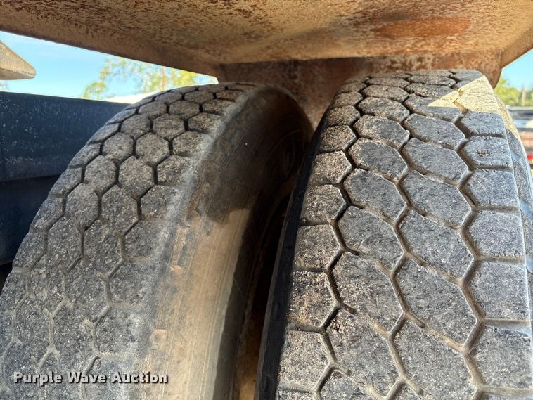 image for item EA7026 2013 Mack CHU613 semi truck