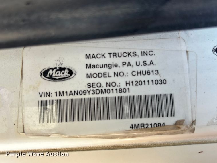 image for item EA7026 2013 Mack CHU613 semi truck