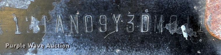 image for item EA7026 2013 Mack CHU613 semi truck