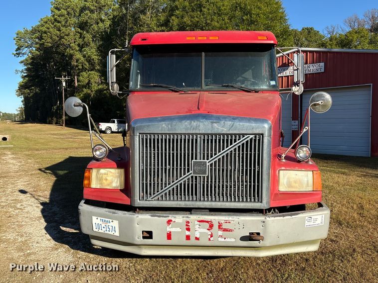 image for item EA7041 1996 Volvo tank truck