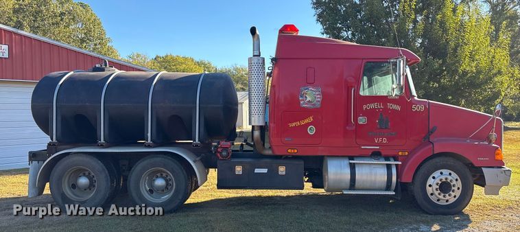 image for item EA7041 1996 Volvo tank truck